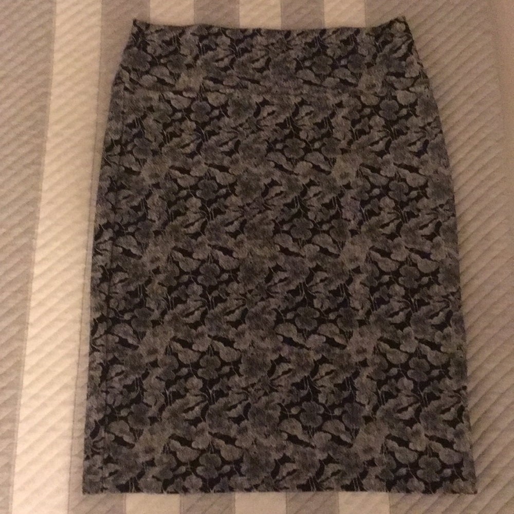Lularoe medium Cassie black and white floral